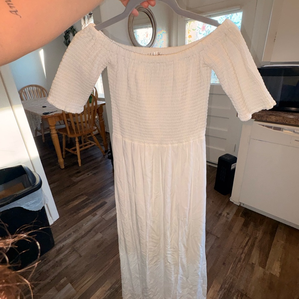 Chic White Off-Shoulder Maxi Dress